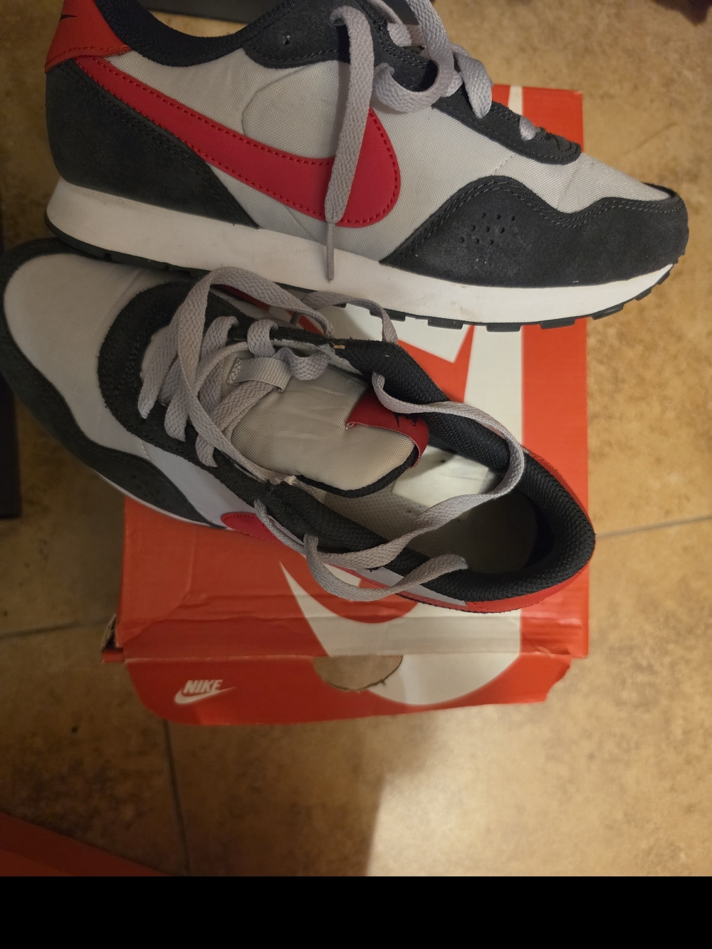 Nike MD VALIANT (GS) Sneakers - Gray with Red Swoosh